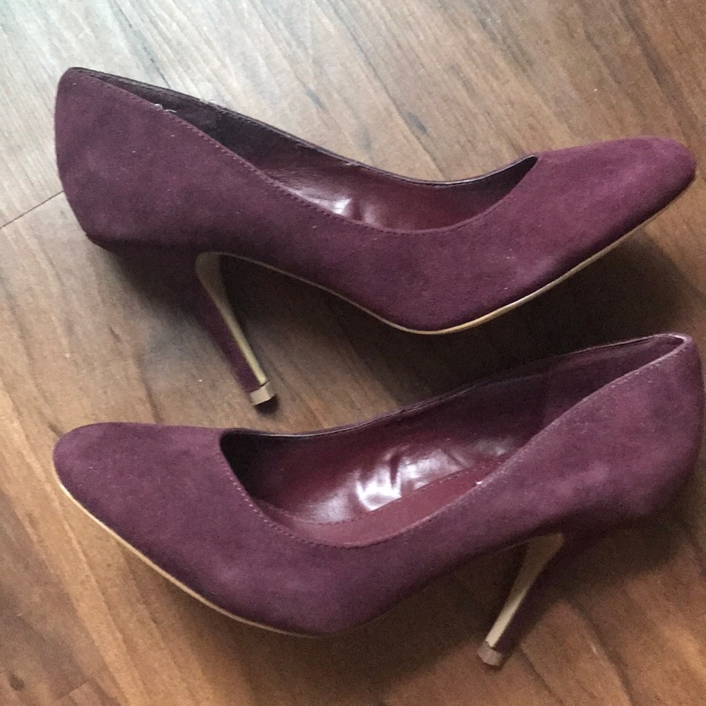 Steve Madden Maroon Suede Pumps